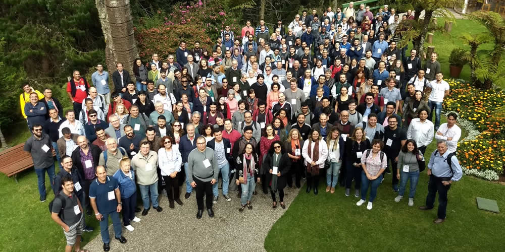 Assembleia de encontros de física se manifesta contra cortes nas bolsas e resursos de C&T do governo federal