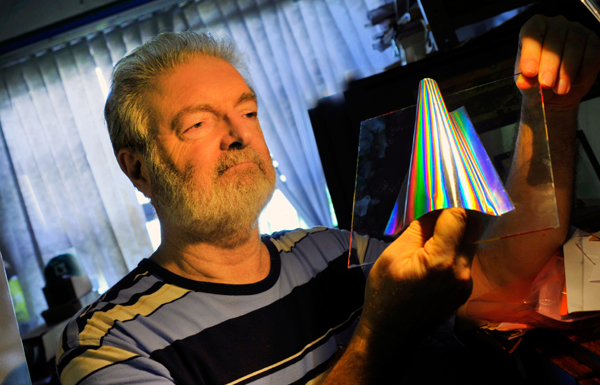 Professor José Joaquín Lunazzi em laboratório do IFGW.