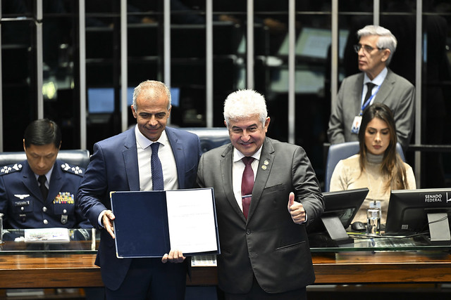 Presidente da SBF celebra o Dia do Físico em discurso no Senado