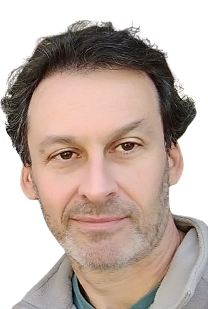 Jeferson J. Arenzon (UFRGS). Homem branco, de cabelos castanhos, barba por fazer e com um leve sorriso.