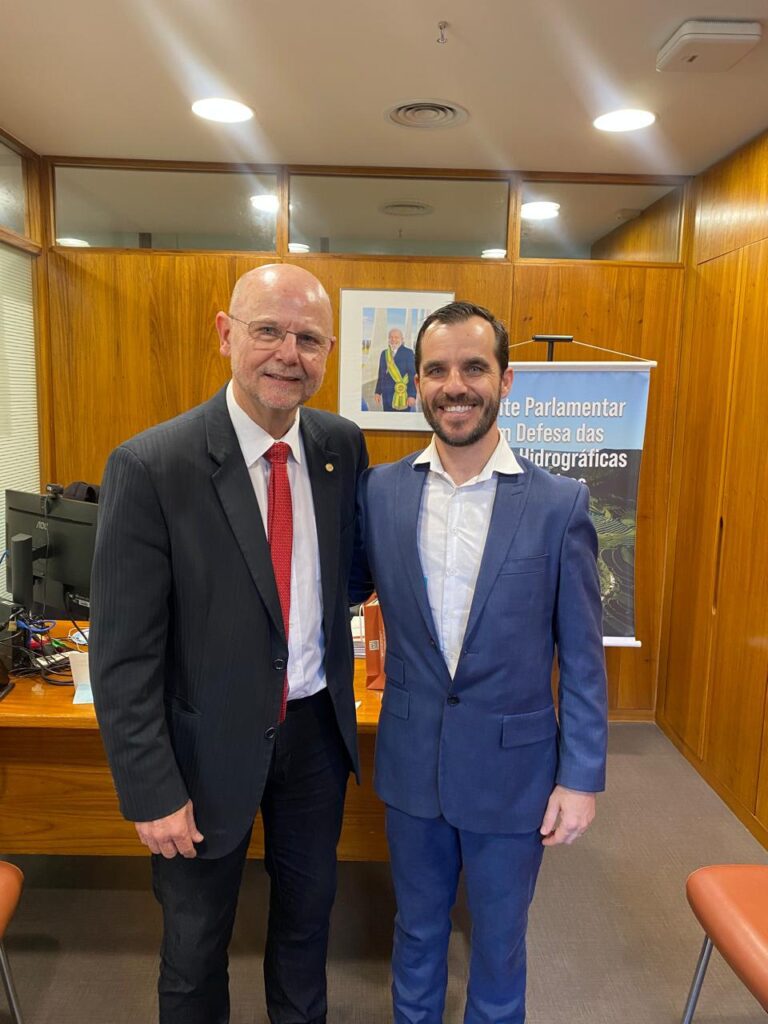 Prof. Dioni Pastorio em gabinete do deputado federal Bohn Gass.