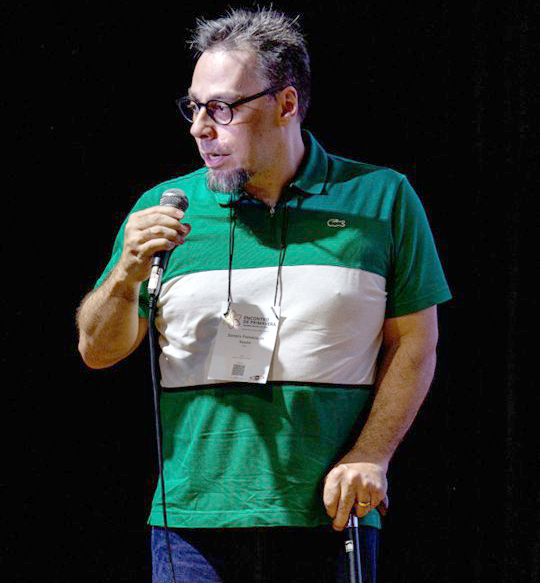 Sandro Fonseca de Souza, do do Departamento de Física Nuclear e Altas Energias da Uerj (DFNAE/Uerj), um dos organizadores do livro finalista do Prêmio Jabuti Acadêmico.