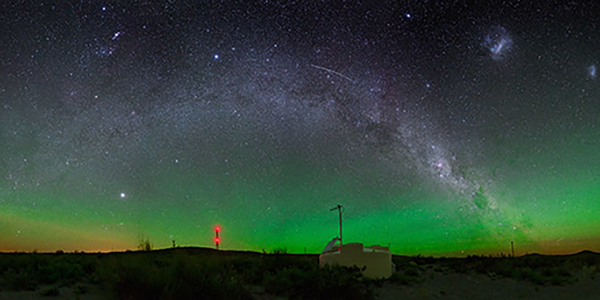 Raios cósmicos de ultra-alta energia mostram padrão uniforme no céu e reforçam origem extragaláctica